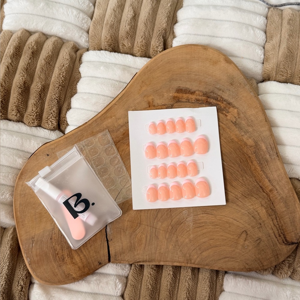 Base French Rose Press-On Nails Set